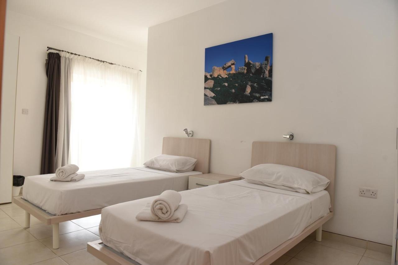 Hortensia 2 Bedroom Apartment St. Paul's Bay Exterior foto